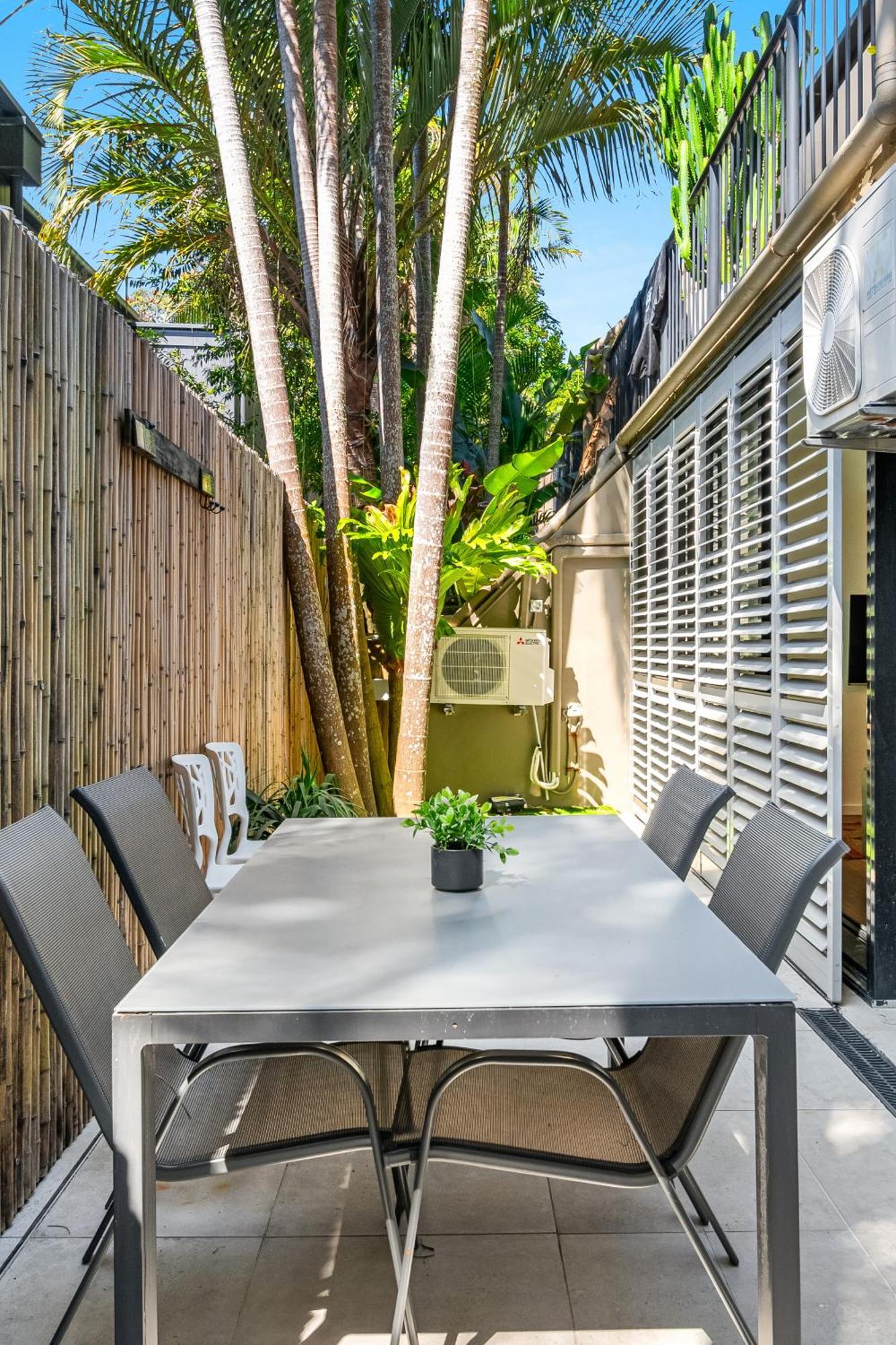 Julians Apartments Byron Bay Extérieur photo
